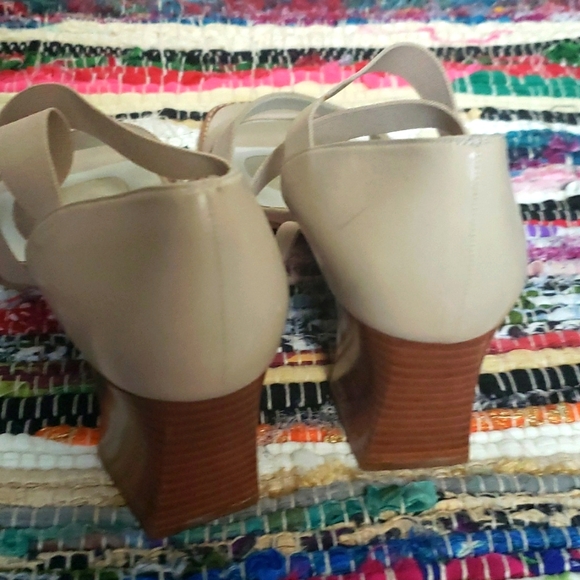 STUART WEITZMAN CREME ELASTIC STRAPPED SANDALS SZ 9AA - Picture 3 of 6